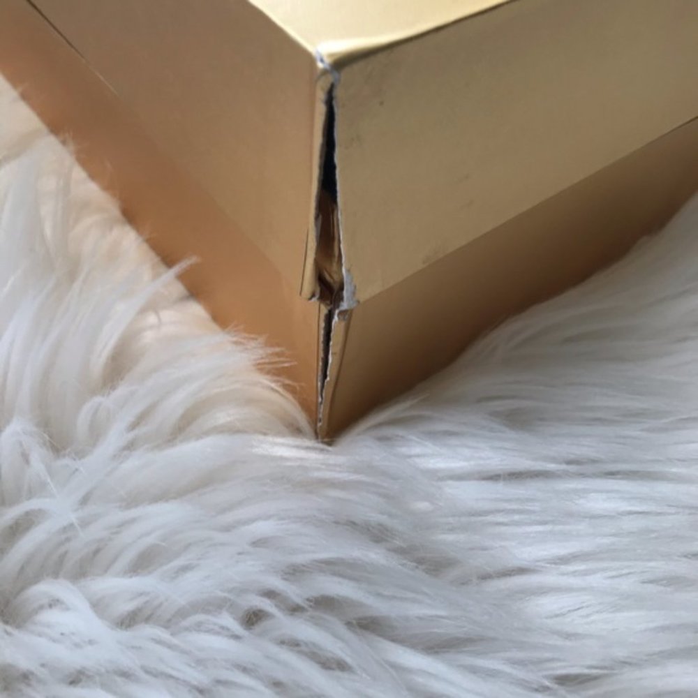 REMY MARTIN XO Red/ Gold Empty Gift Box - Picture 3 of 11
